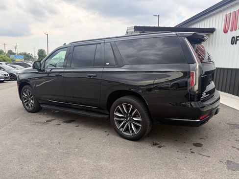 Used 2023 Cadillac Escalade ESV Sport AWD/4WD image 10