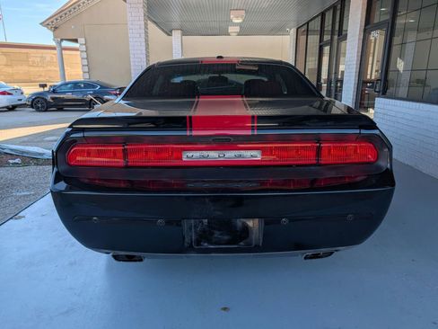 Used 2014 Dodge Challenger SXT image 4