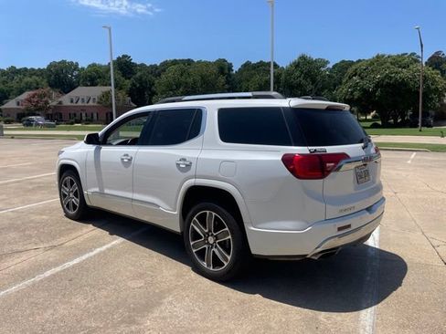 Used 2018 GMC Acadia Denali w/ Technology Package FWD image 5