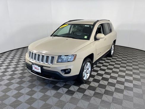Used 2017 Jeep Compass Latitude AWD/4WD image 2