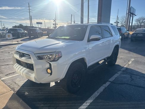Used 2020 Toyota 4Runner SR5 Premium image 12
