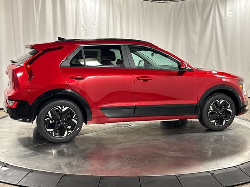 New 2026 Kia Niro Wind w/ Wind Preserve Package FWD image 12