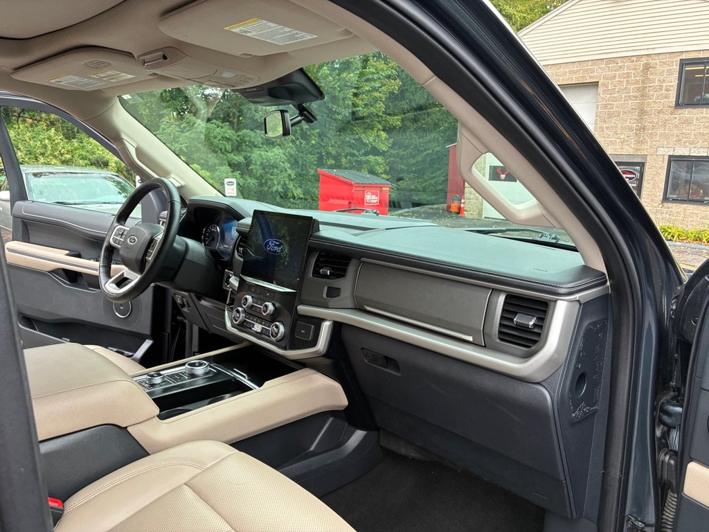 Used 2024 Ford Expedition XLT AWD/4WD image 30