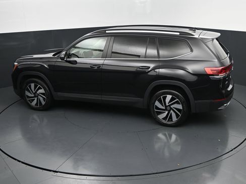 Used 2025 Volkswagen Atlas SE AWD/4WD image 30