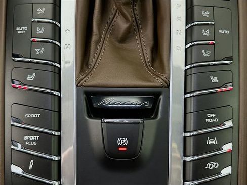 Used 2018 Porsche Macan GTS image 21