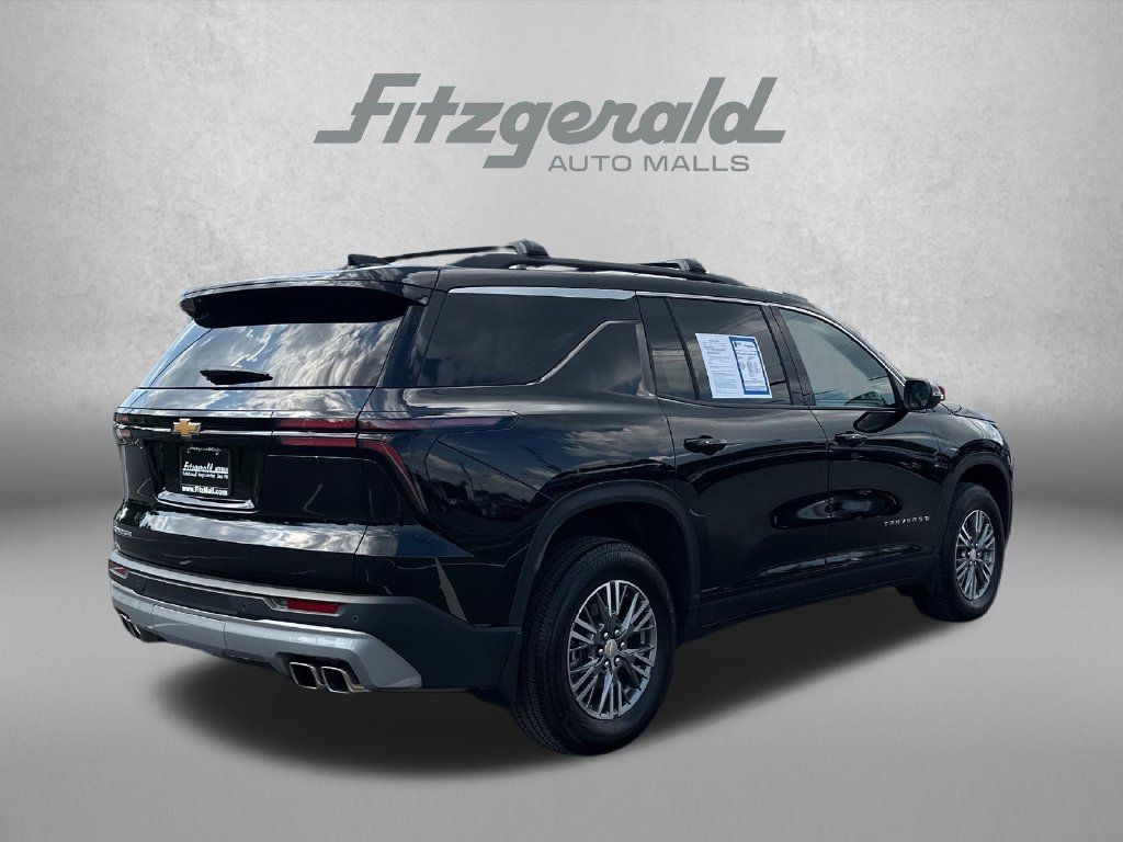 Used 2025 Chevrolet Traverse LT w/ LPO, Floor Liner Package FWD image 8
