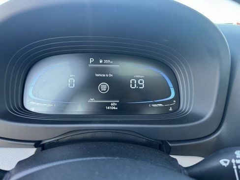 Used 2024 Hyundai Venue SEL image 13