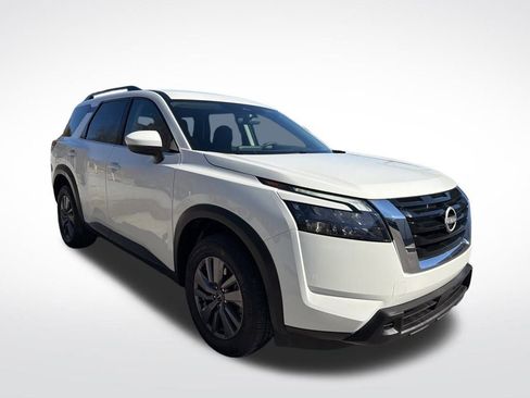 Used 2025 Nissan Pathfinder SV image 17