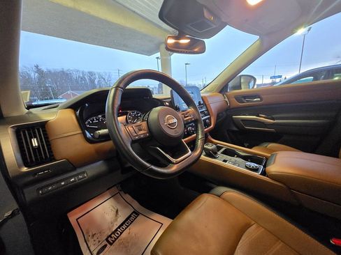 Used 2022 Nissan Pathfinder Platinum w/ Cargo Package image 10