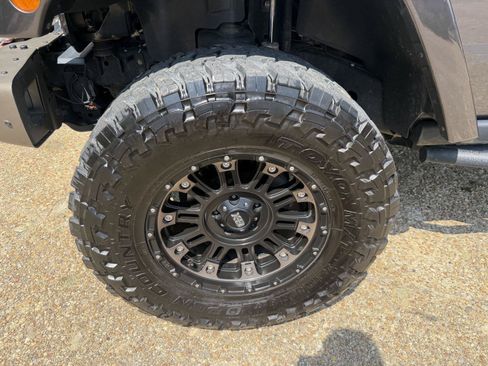 Used 2016 Jeep Wrangler Unlimited Sahara AWD/4WD image 22