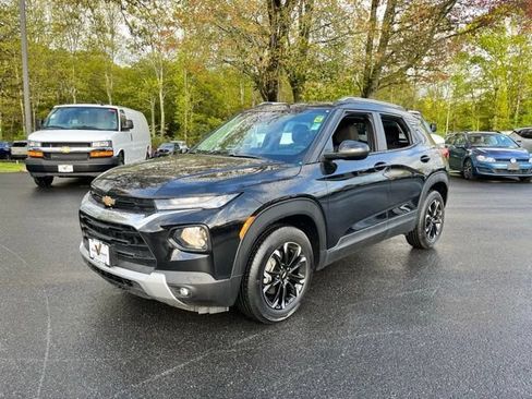 Used 2023 Chevrolet TrailBlazer LT FWD image 2