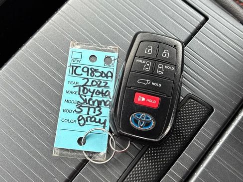 Used 2022 Toyota Sienna XSE w/ XSE Plus Package AWD/4WD image 41