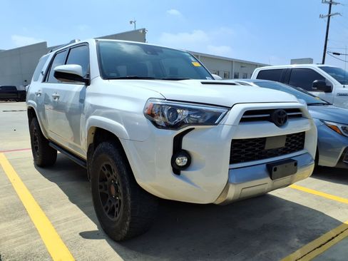 Used 2023 Toyota 4Runner TRD Off-Road AWD/4WD image 3