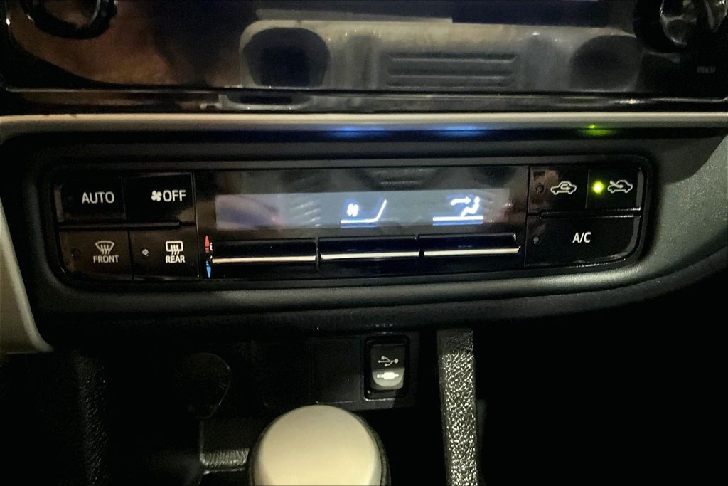 Used 2019 Toyota Corolla LE FWD image 32