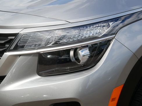 Used 2021 Kia Seltos LX AWD/4WD image 16