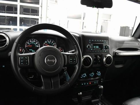 Used 2017 Jeep Wrangler Unlimited Rubicon w/ Cold Weather Group image 24