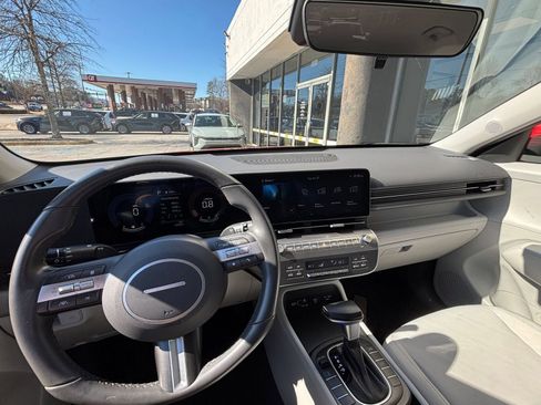 Used 2025 Hyundai Kona SEL AWD/4WD image 35