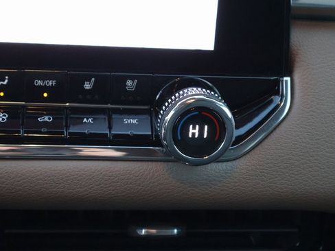 Used 2023 GMC Canyon Denali image 37