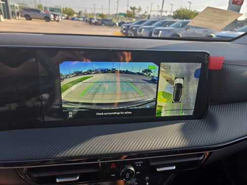 New 2025 Nissan Kicks SR image 21