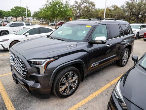 Used 2024 Toyota Sequoia Capstone image 3