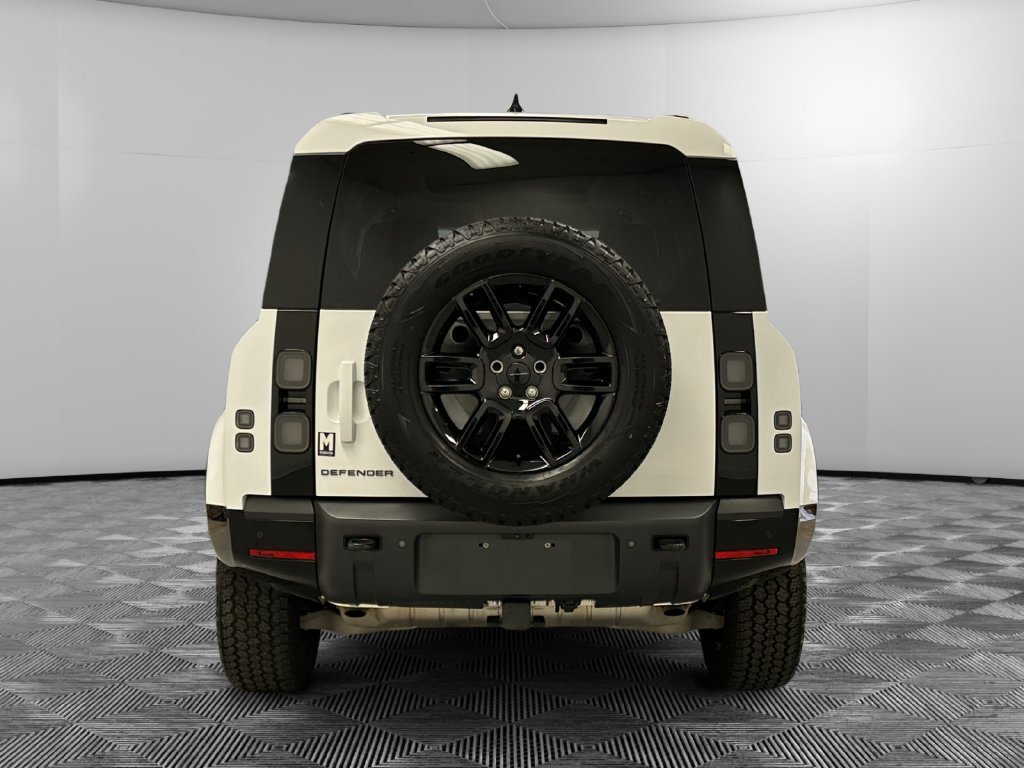 Used 2026 Land Rover Defender 110 X-Dynamic SE AWD/4WD image 5