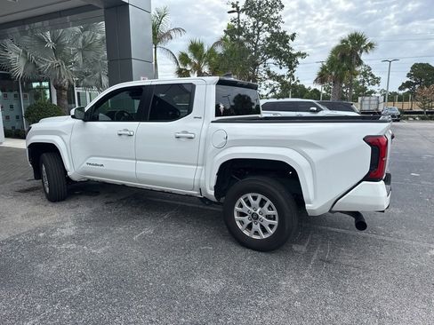 Certified 2025 Toyota Tacoma SR5 AWD/4WD image 4