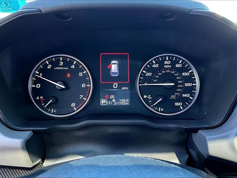 Used 2024 Subaru Crosstrek 2.5i Limited AWD/4WD image 25