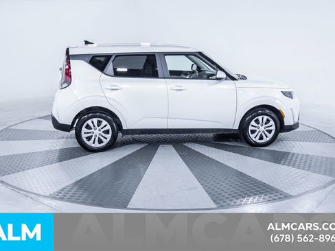 Used 2025 Kia Soul LX image 11