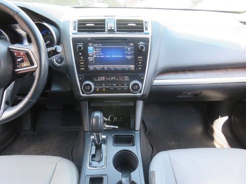 Used 2018 Subaru Outback 2.5i Limited AWD/4WD image 16