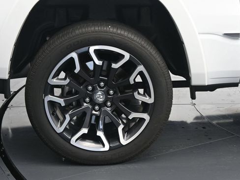 Used 2025 RAM 1500 Limited AWD/4WD image 10
