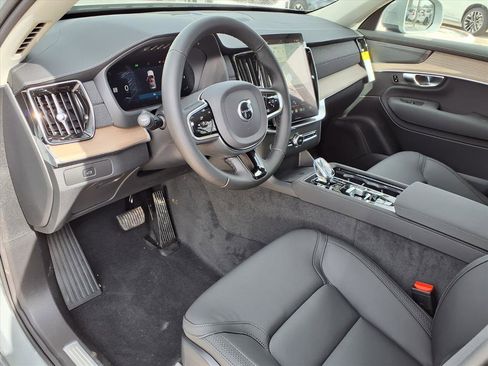 New 2026 Volvo XC90 B6 Plus w/ Protection Package Premier image 12