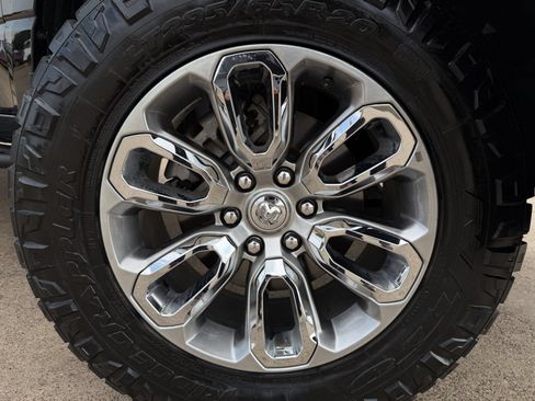 Used 2024 RAM 1500 Laramie AWD/4WD image 10