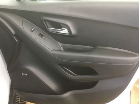 Used 2015 Chevrolet Trax LTZ AWD/4WD image 23