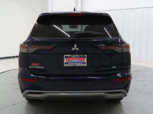 New 2025 Mitsubishi Outlander SE image 4