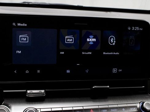 Used 2025 Hyundai Kona SEL FWD image 3