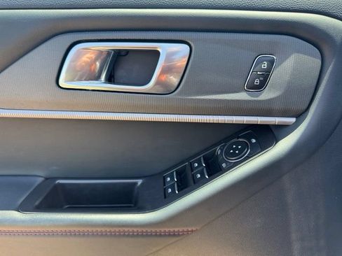 Used 2025 Ford Explorer ST-Line w/ ST-Line Street Pack AWD/4WD image 9
