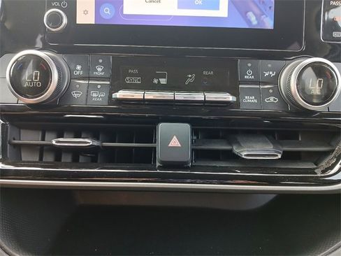 Used 2024 Toyota Highlander LE image 26