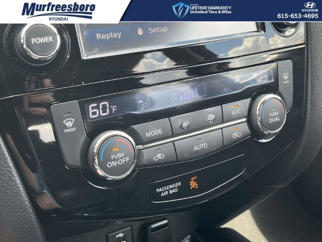 Used 2015 Nissan Rogue SV w/ SV Premium Package FWD image 32