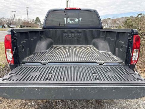 Used 2016 Nissan Frontier SV image 14