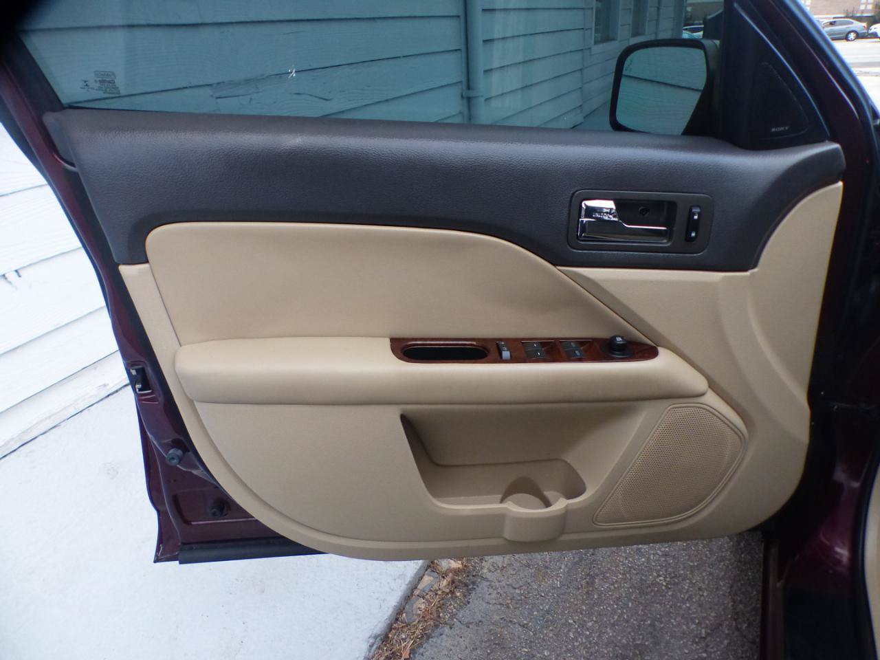Used 2012 Ford Fusion SEL FWD image 17