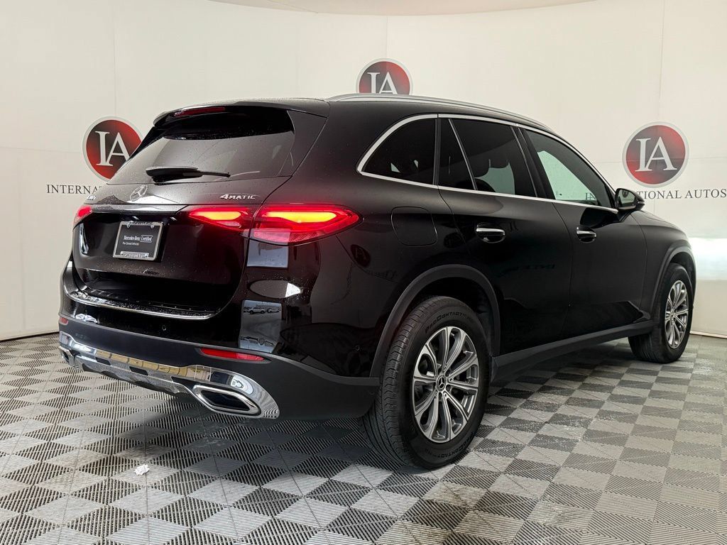 Used 2025 Mercedes-Benz GLC 300 4MATIC w/ Driver Assistance Package image 8