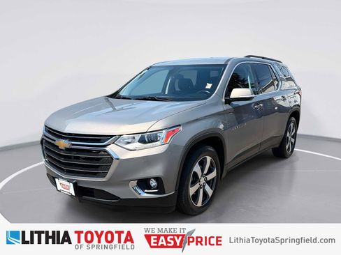 Used 2019 Chevrolet Traverse LT w/ LT Premium Package AWD/4WD image 1