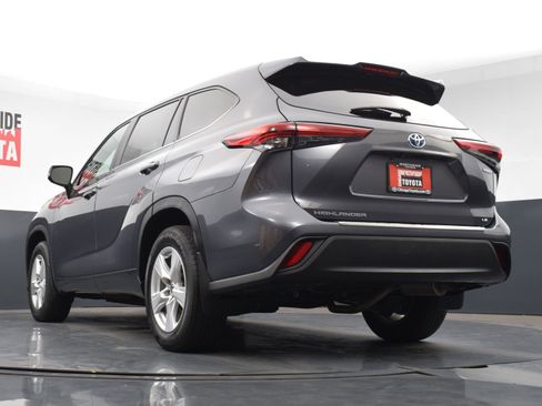 Used 2023 Toyota Highlander LE image 30