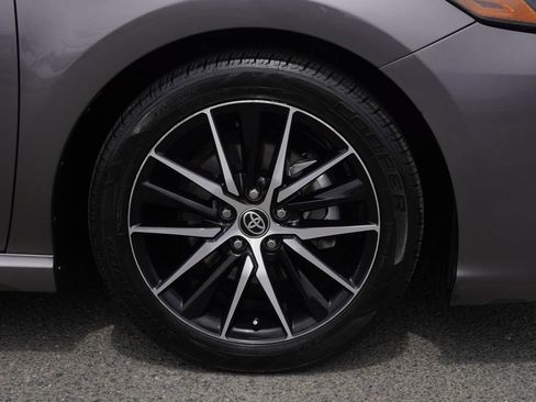 Used 2022 Toyota Camry SE w/ Cold Weather Package FWD image 10