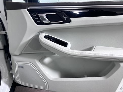 Certified 2020 Porsche Macan S AWD/4WD image 17