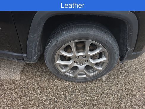 Used 2022 Jeep Compass Latitude w/ Sun and Sound Group AWD/4WD image 5