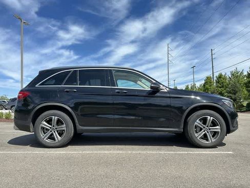 Used 2019 Mercedes-Benz GLC 300 4MATIC image 3