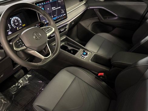 New 2026 Volkswagen Tiguan SE AWD/4WD image 9