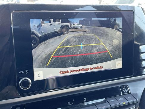 Used 2025 Toyota Camry SE image 16