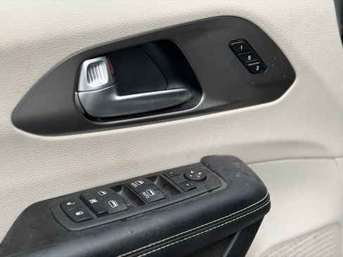 Used 2022 Chrysler Pacifica Touring-L FWD image 24